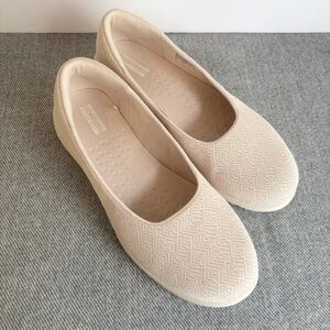 Skechers On-The-Go Cherished Slip-On Flats Size 10 Natural Beige Comfort Shoes